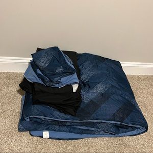 Complete queen comforter set